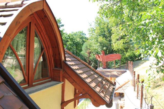 Luxusvilla Szentendrén – Örökpanorámás, 415 m²-es birtok, 6 hálószobával, medencével az óváros közelében - Kép 25