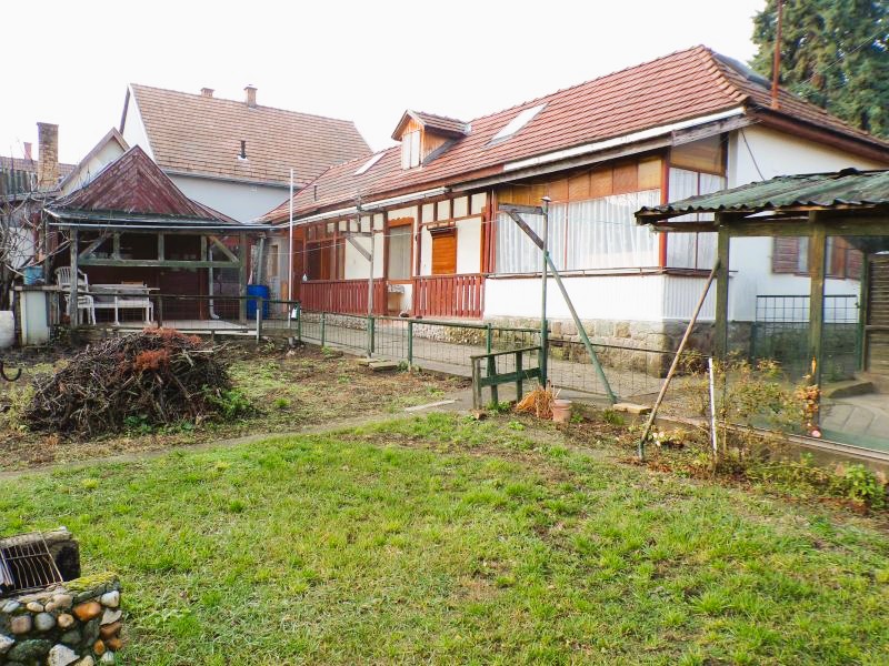 Többgenerációs családi ház eladó Szentendre kedvelt részén, a László-telepen – Bővíthető ingatlan! - Kép 1
